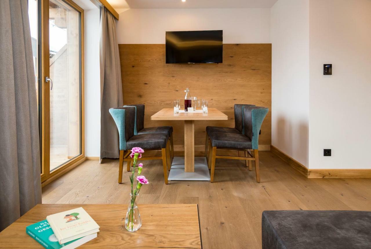Tiroler Weinstube Aparthotel Seefeld in Tirol Exteriör bild