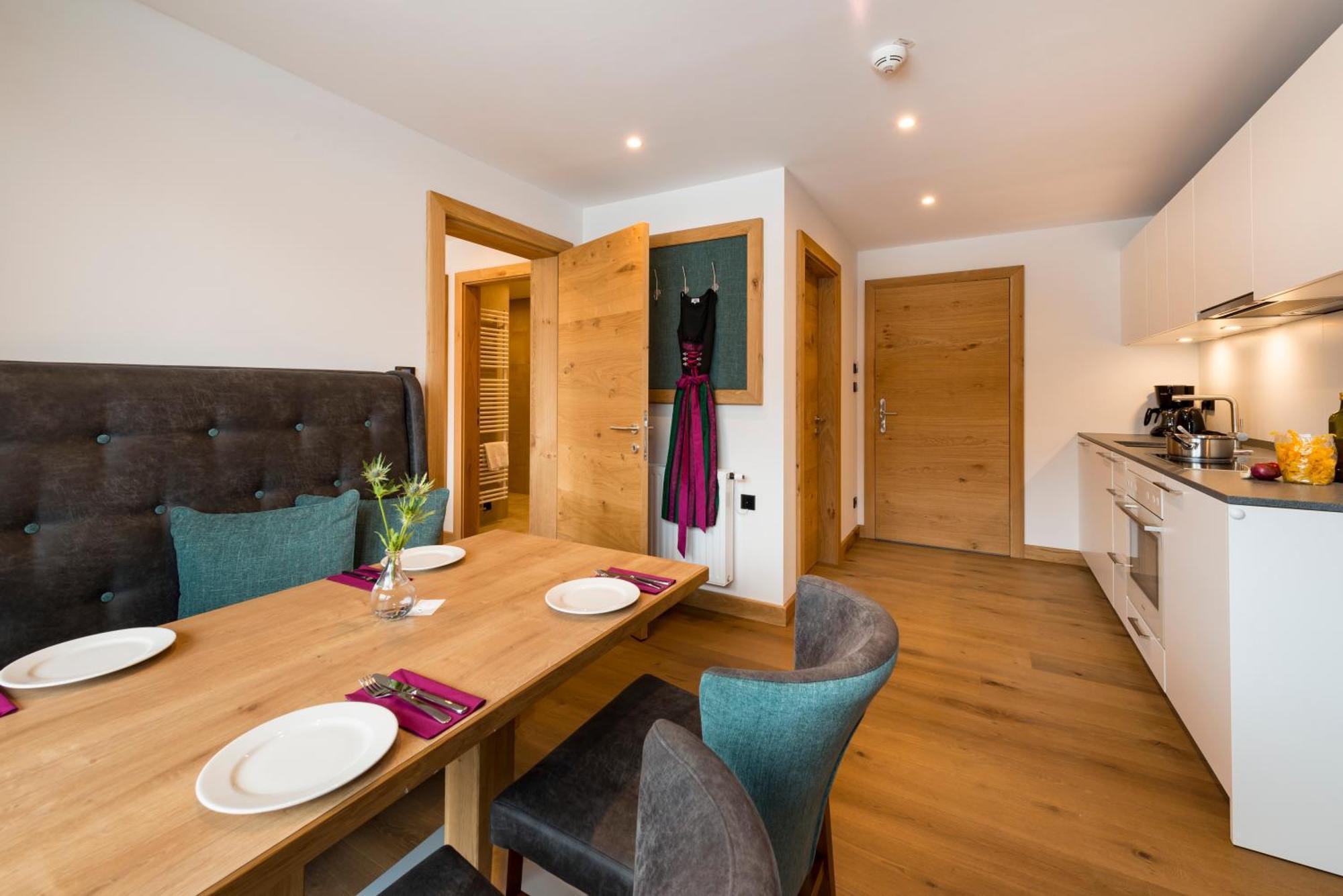 Tiroler Weinstube Aparthotel Seefeld in Tirol Exteriör bild